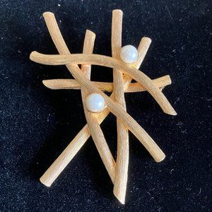 Vintage Goldtone & Pearl Brooch/Pin